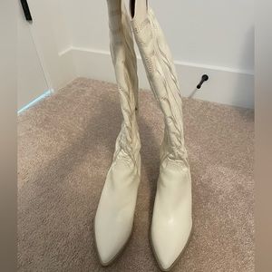 White cowgirl boots size 9